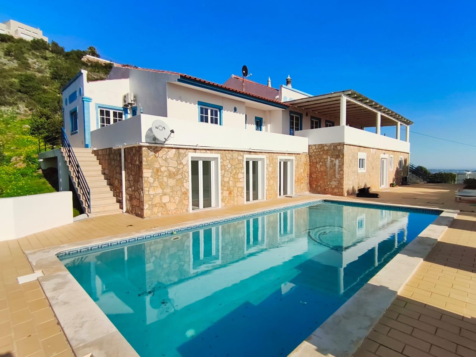 Moradia com vista mar para renovar