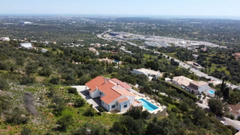 Moradia com vista mar para renovar