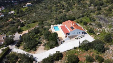 Moradia com vista mar para renovar