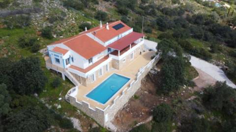 Moradia com vista mar para renovar