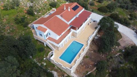 Moradia com vista mar para renovar