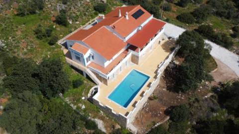 Moradia com vista mar para renovar