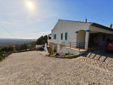 Moradia com vista mar para renovar