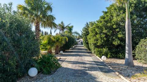 Magnifica moradia com vistas, piscina e largo terreno