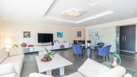 Magnifica moradia com vistas, piscina e largo terreno