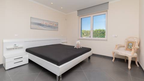 Magnifica moradia com vistas, piscina e largo terreno