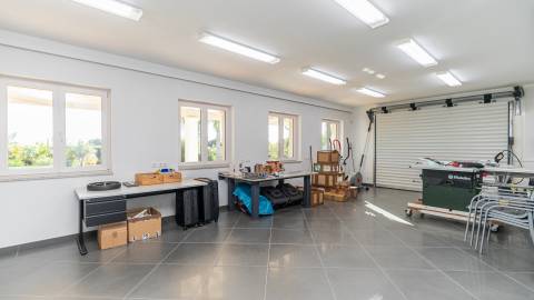 Magnifica moradia com vistas, piscina e largo terreno