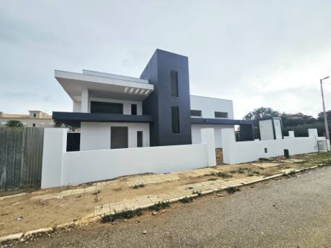 Magnifica propriedade contemporânea em construção