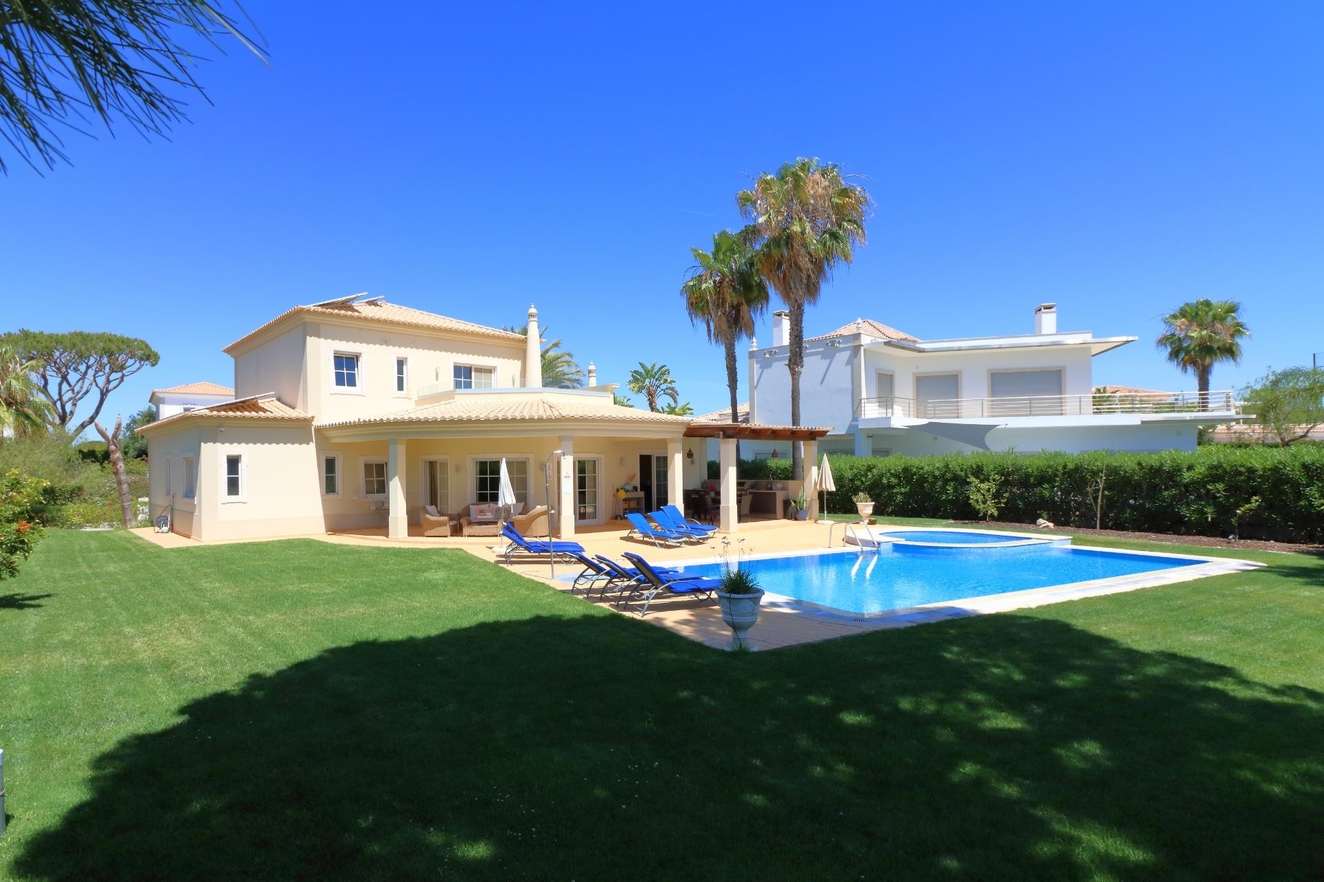 Excelente moradia com vista Golf