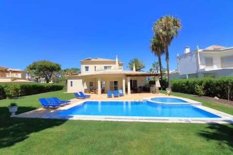 Excelente moradia com vista Golf