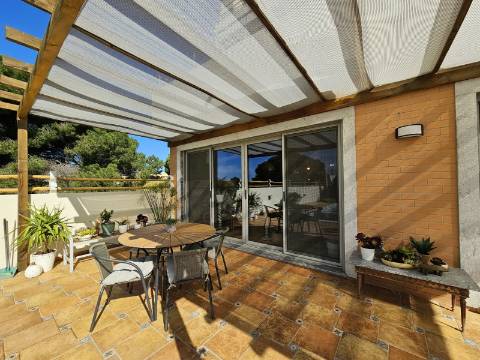 Moradia Moderna com Vista para a Ria Formosa e Rooftop Panorâmico
