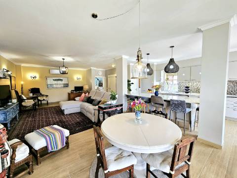 Moradia Moderna com Vista para a Ria Formosa e Rooftop Panorâmico
