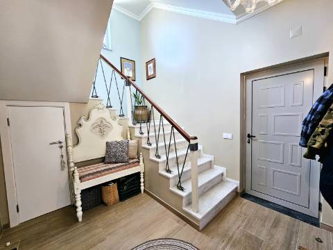 Moradia Moderna com Vista para a Ria Formosa e Rooftop Panorâmico
