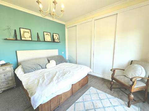 Moradia Moderna com Vista para a Ria Formosa e Rooftop Panorâmico
