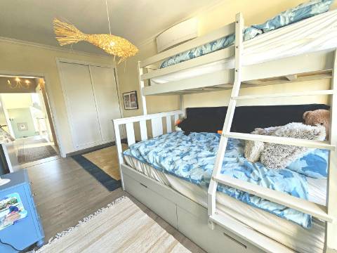 Moradia Moderna com Vista para a Ria Formosa e Rooftop Panorâmico
