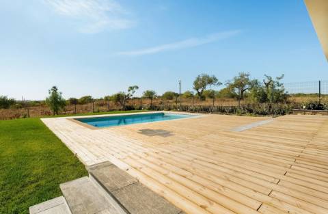 Moradia com 7 quartos em fase final de renovação