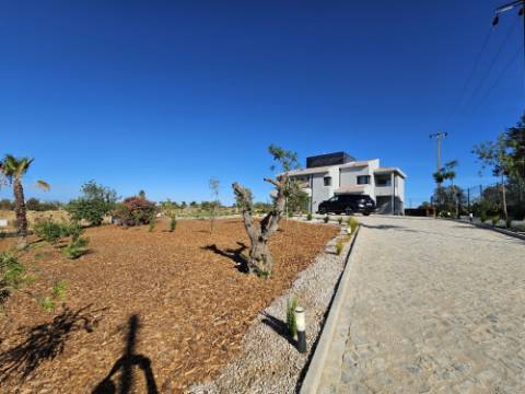 Moradia com 7 quartos em fase final de renovação