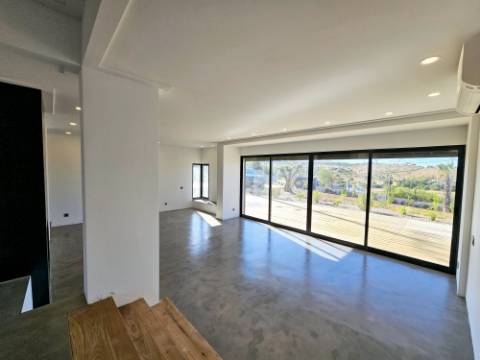 Moradia com 7 quartos em fase final de renovação