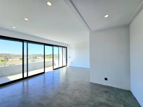 Moradia com 7 quartos em fase final de renovação