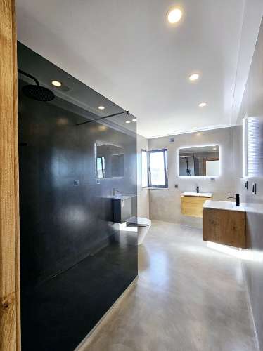 Moradia com 7 quartos em fase final de renovação