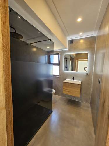 Moradia com 7 quartos em fase final de renovação