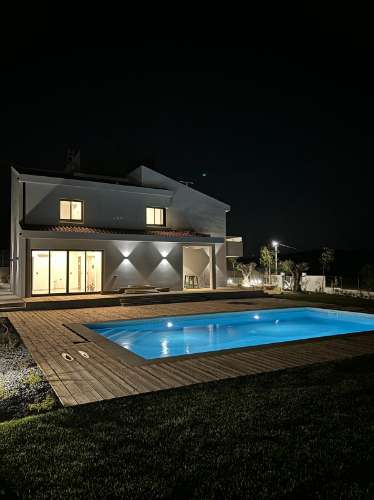 Moradia com 7 quartos em fase final de renovação