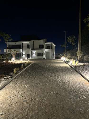 Moradia com 7 quartos em fase final de renovação