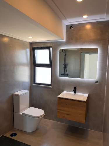 Moradia com 7 quartos em fase final de renovação