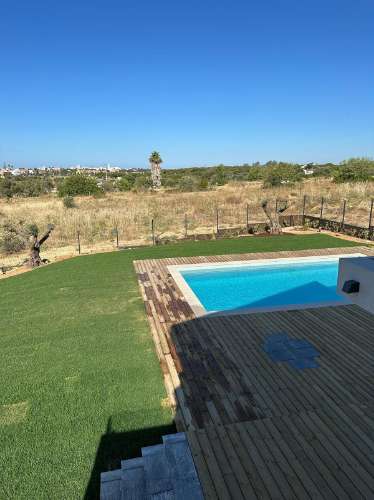 Moradia com 7 quartos em fase final de renovação