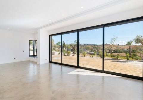 Moradia com 7 quartos em fase final de renovação