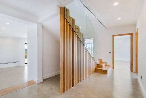 Moradia com 7 quartos em fase final de renovação