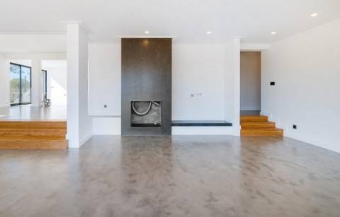 Moradia com 7 quartos em fase final de renovação