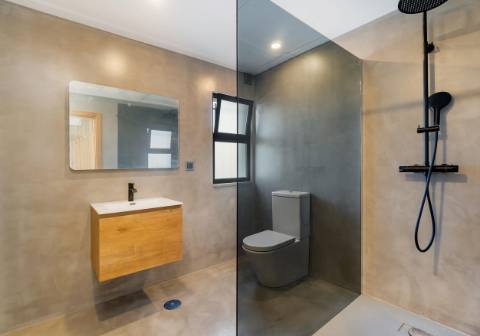 Moradia com 7 quartos em fase final de renovação