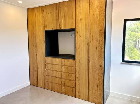 Moradia com 7 quartos em fase final de renovação