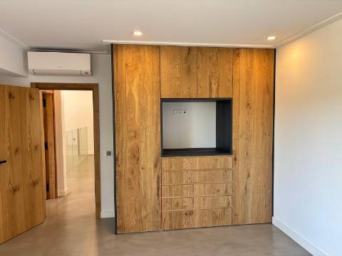 Moradia com 7 quartos em fase final de renovação