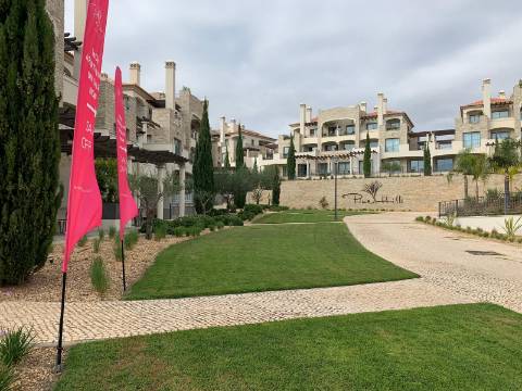 Apartamento de Luxo T2 com Terraço de 42m² no Pine Hills Resort, Vilamoura