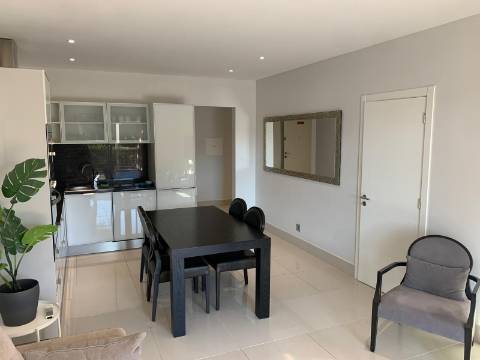 Apartamento de Luxo T2 com Terraço de 42m² no Pine Hills Resort, Vilamoura