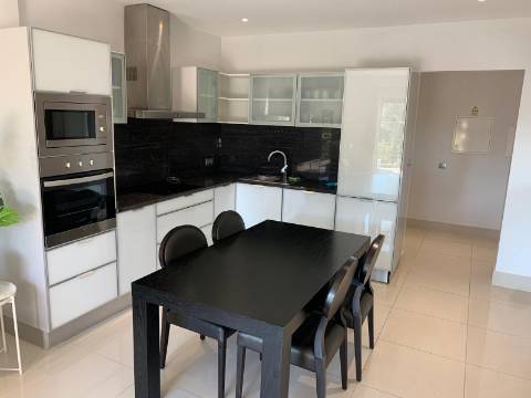 Apartamento de Luxo T2 com Terraço de 42m² no Pine Hills Resort, Vilamoura