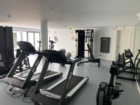 Apartamento de Luxo T2 com Terraço de 42m² no Pine Hills Resort, Vilamoura