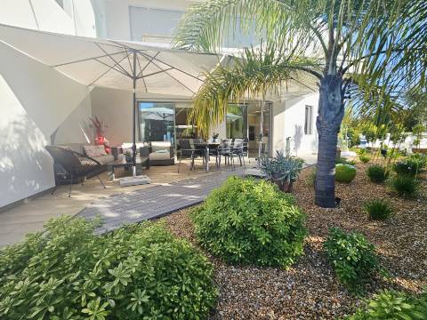 T3 de qualidade com garagem em box e piscina