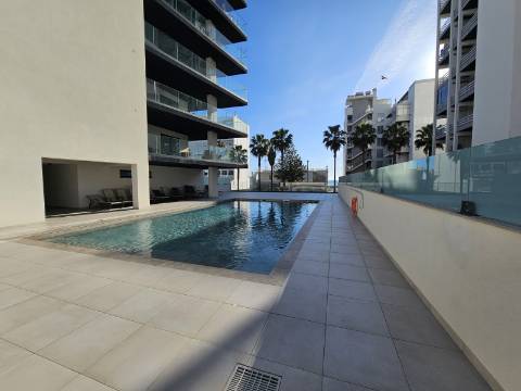 Apenas a 50 metros da praia - Fantástico Apartamento T2 com Terraço Privado em Quarteira