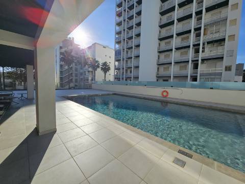 Apenas a 50 metros da praia - Fantástico Apartamento T2 com Terraço Privado em Quarteira