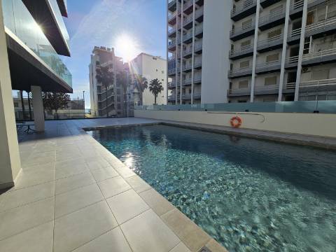 Apenas a 50 metros da praia - Fantástico Apartamento T2 com Terraço Privado em Quarteira