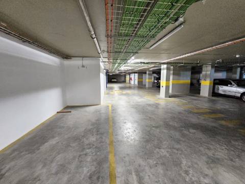 Apenas a 50 metros da praia - Fantástico Apartamento T2 com Terraço Privado em Quarteira