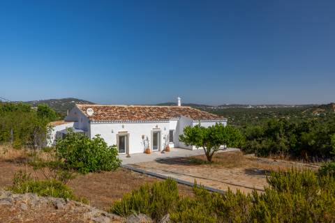Quinta renovada por uma arquiteta conceituada perto de Estoi