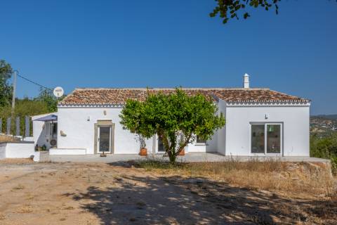 Quinta renovada por uma arquiteta conceituada perto de Estoi