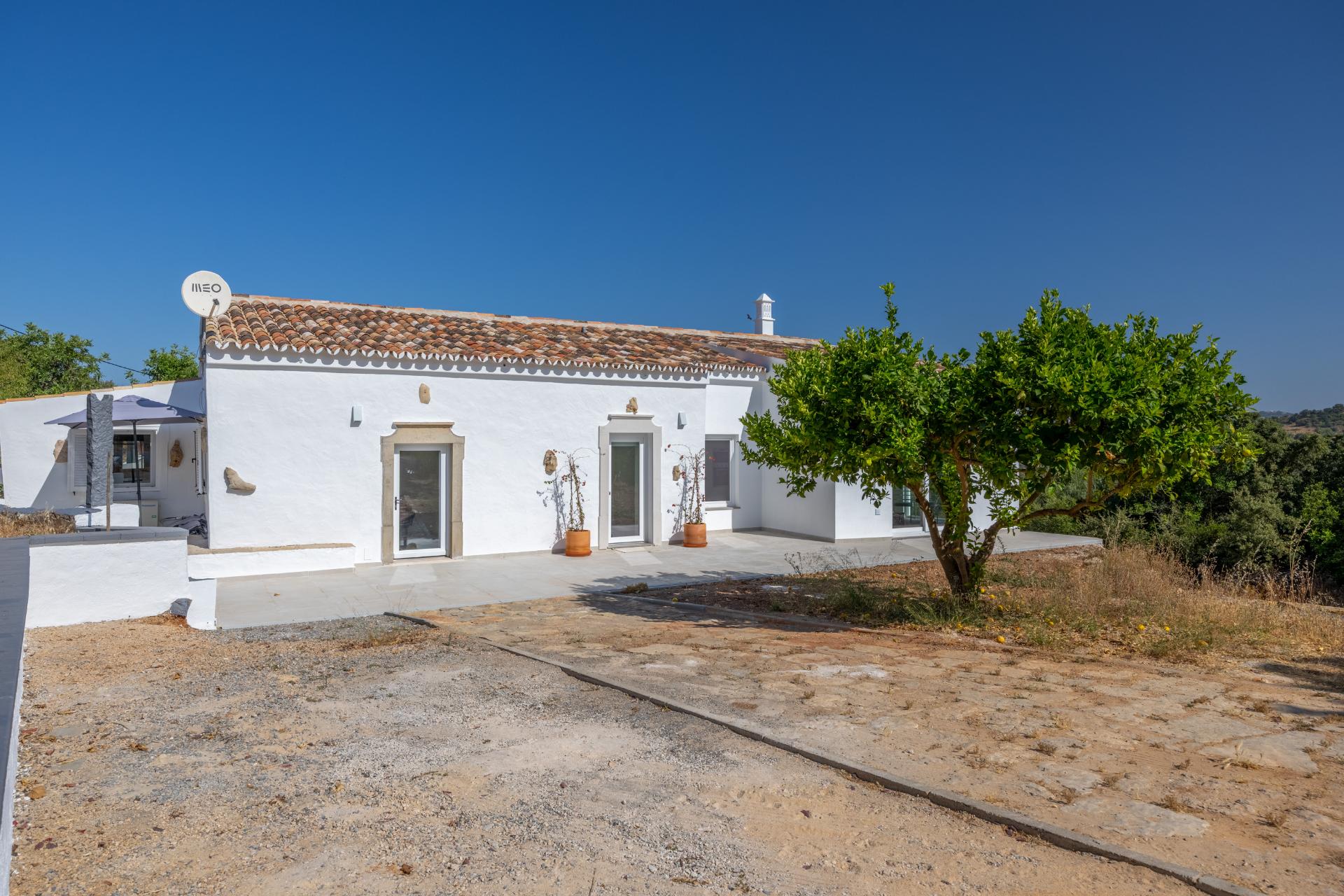 Quinta renovada por uma arquiteta conceituada perto de Estoi