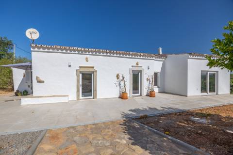 Quinta renovada por uma arquiteta conceituada perto de Estoi