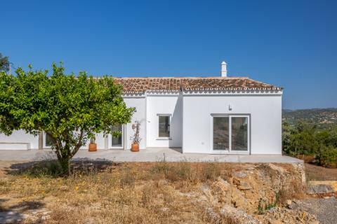 Quinta renovada por uma arquiteta conceituada perto de Estoi