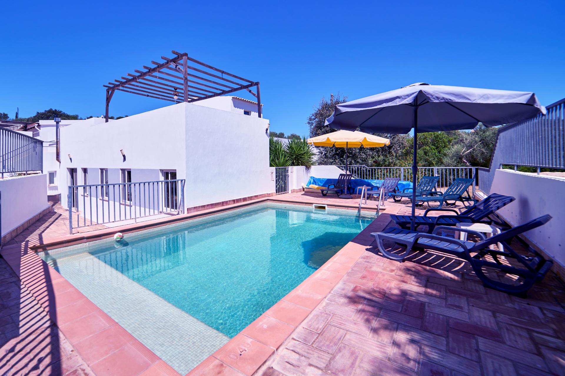 Moradia 6 quartos com piscina perto Moncarapacho.